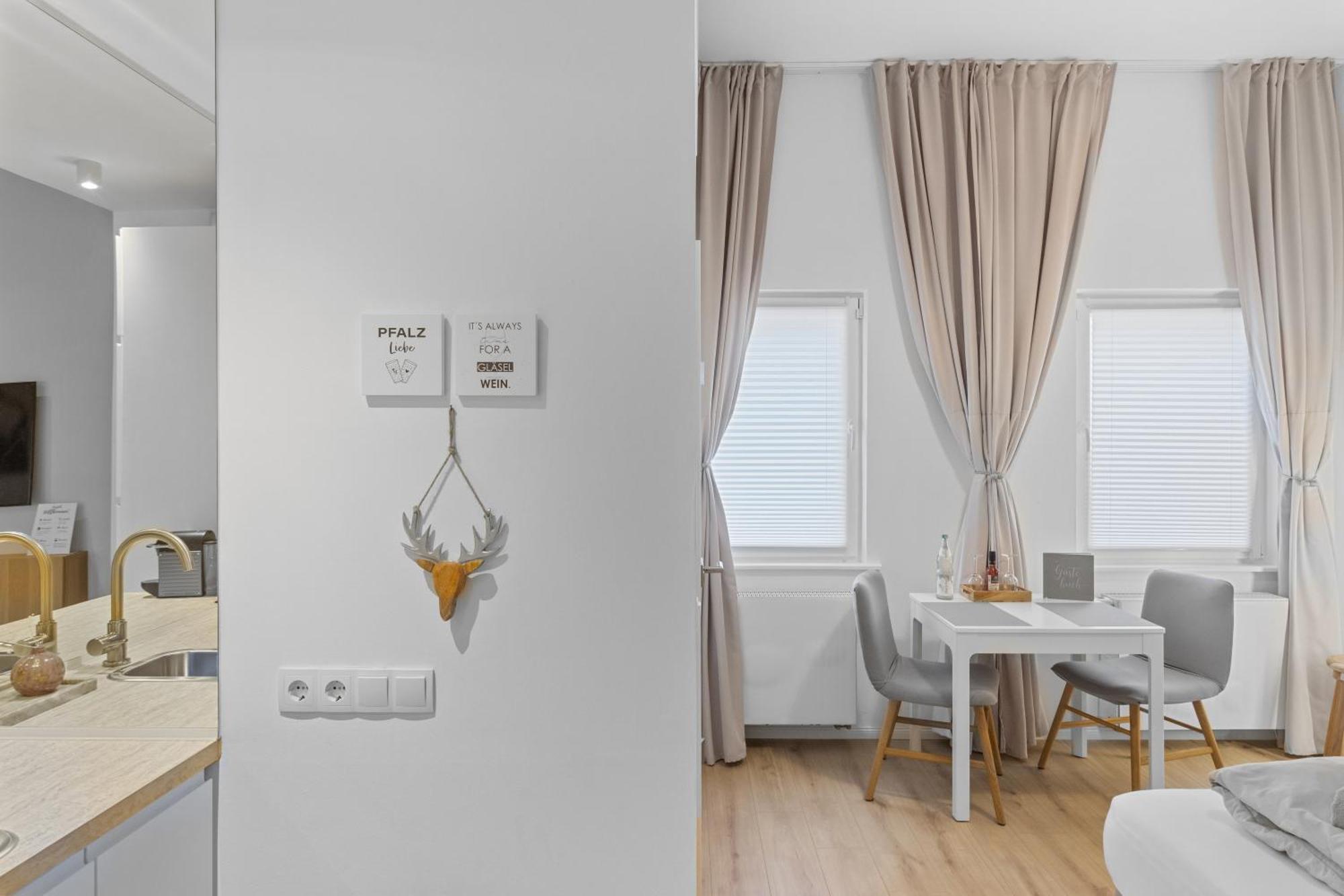 לנדאו אין דר פאלץ Winetime - Modern - Luxurioes - Direkt Im Zentrum - Stadtmitte מראה חיצוני תמונה